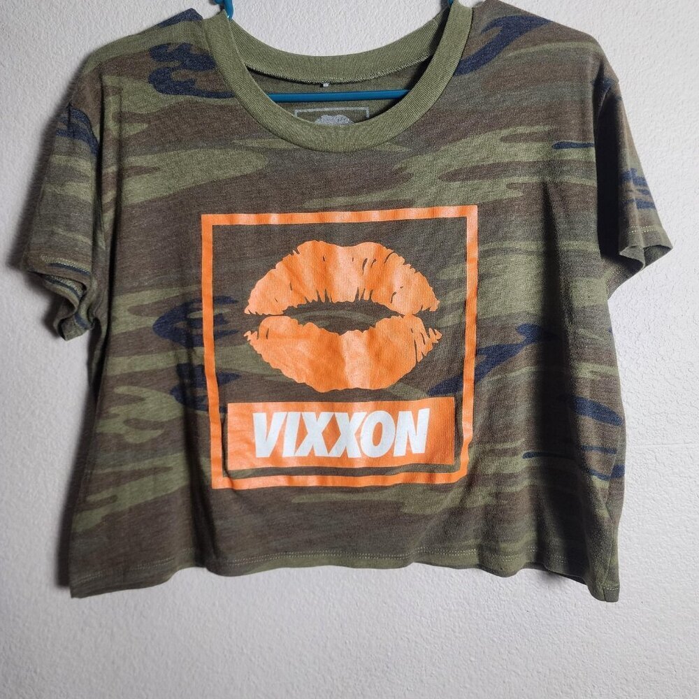 Vixxon Shirt Womens Medium Green Camo Cropped Graphic Lips Orange Tee Top